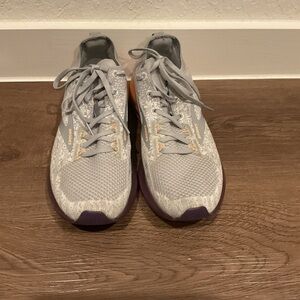 Brooks Women’s Gray and Purple Athletic Sneakers Tennis Size 10